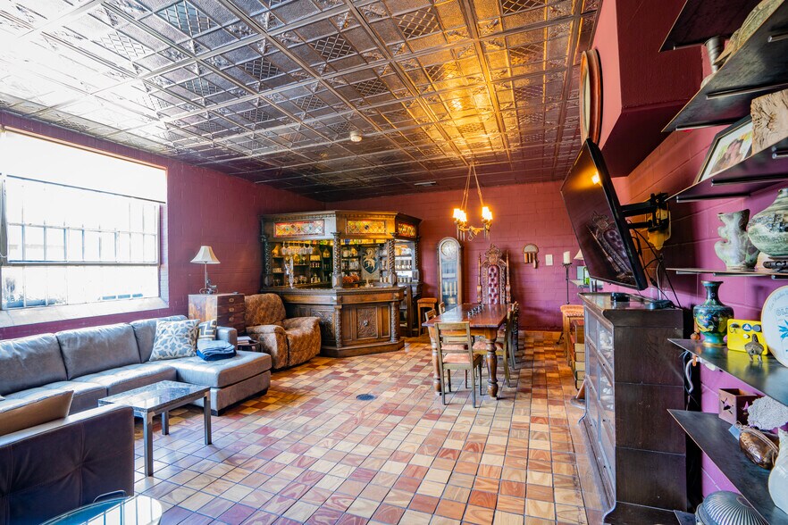 More Photos Of 2005 Wall St, Dallas Showroom For Lease