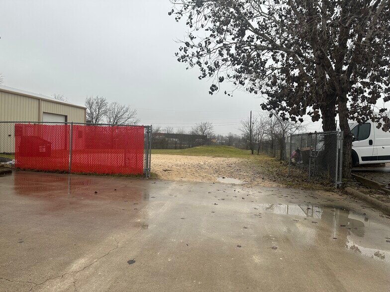 More Photos Of 239 Investment Loop, Hutto Warehouse For Lease