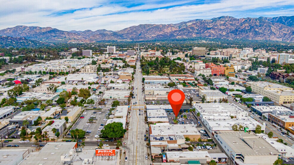 More Photos Of 442 S Fair Oaks Ave, Pasadena Freestanding For Lease