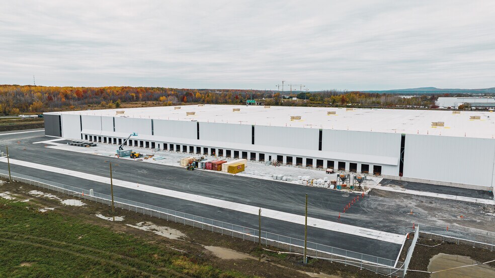 More Photos Of 3501 Rue De La Synergie, Vaudreuil-dorion Distribution For Lease