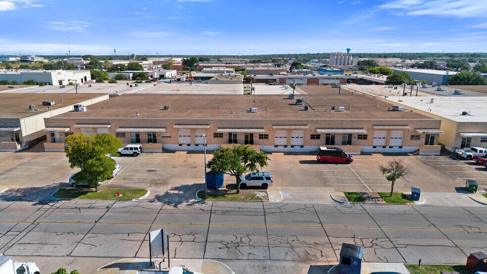 More Photos Of 3313-3327 Garden Brook Dr, Farmers Branch Unknown For Lease