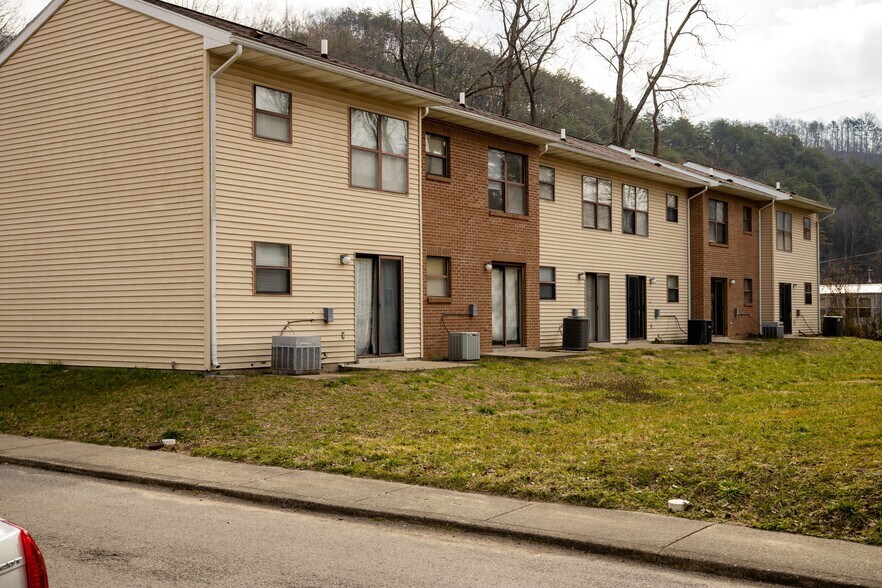 More Photos Of 77 Quail Holw, Inez Apartments For Sale