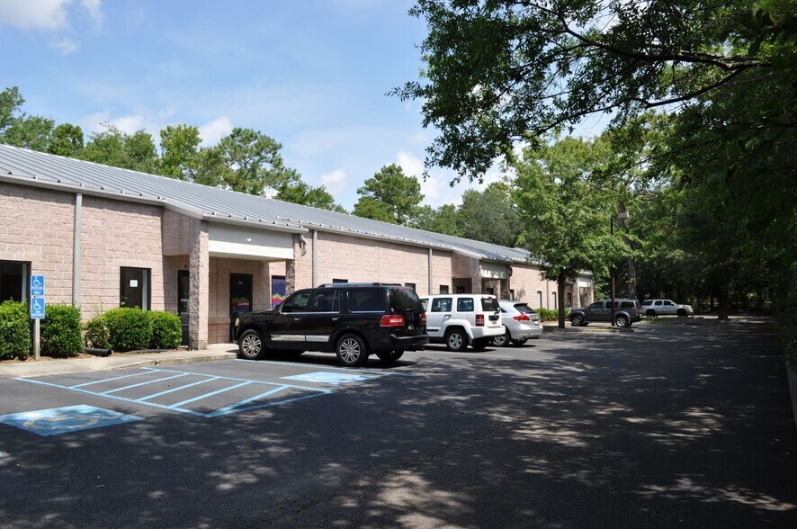 More Photos Of 612 Johnnie Dodds Blvd, Mount Pleasant Showroom For Lease