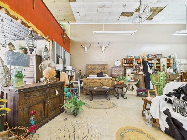 More Photos Of 236 S Oak St, Pecos Storefront For Sale