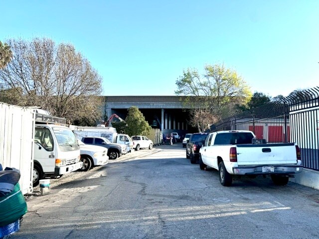 More Photos Of 3001 Delay Dr, Los Angeles Land For Lease