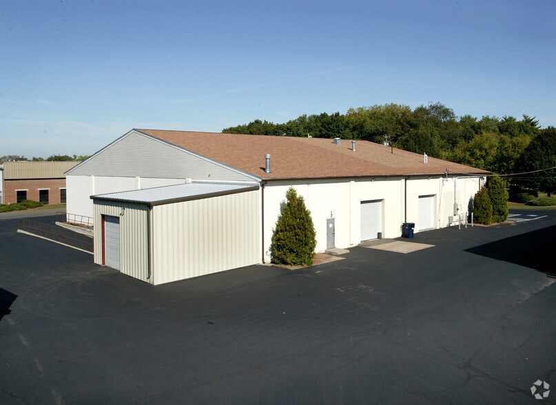 More Photos Of 17 Kripes Rd, East Granby Warehouse For Lease