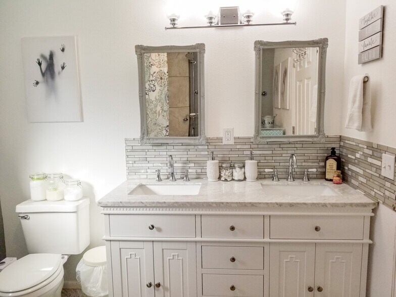 More Photos Of 105 E Court Dr, Merrill Hotel For Sale