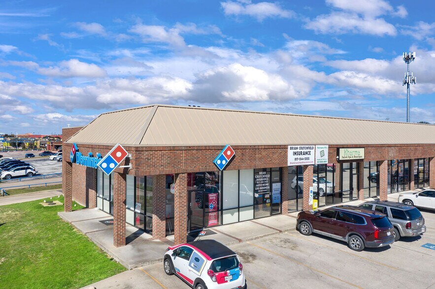 More Photos Of 8808 Camp Bowie Blvd W, Fort Worth Unknown For Lease