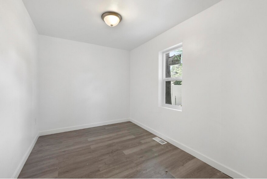 More Photos Of 1818 Overland Ave, Burley Office For Lease