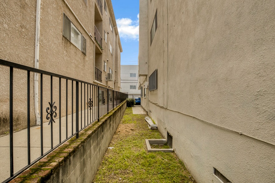 More Photos Of 1811 S Bentley Ave, Los Angeles Apartments For Sale