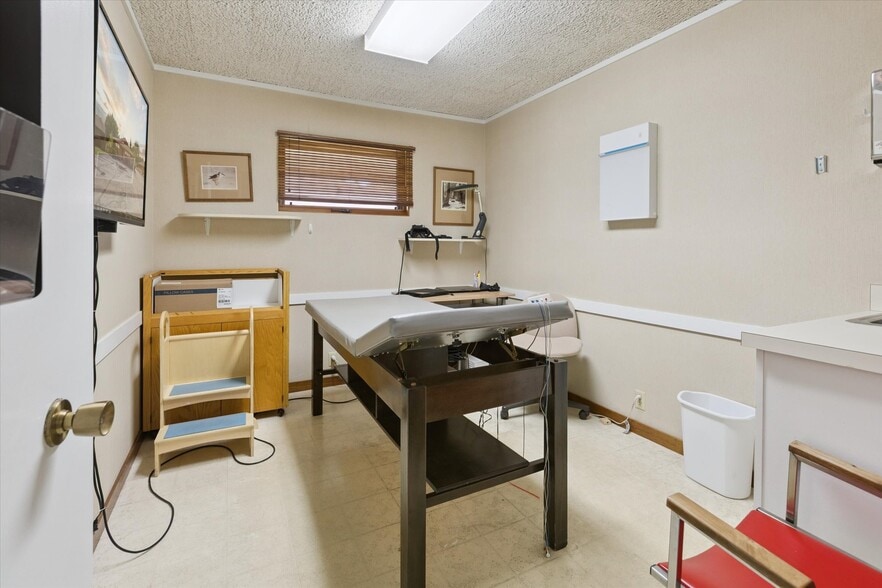 More Photos Of 1003 Mulholland St, Bay City Office For Sale