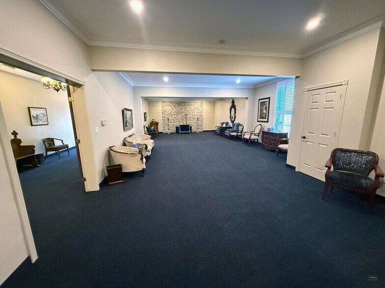 More Photos Of 26 Ormond St S, Thorold Funeral Home For Sale