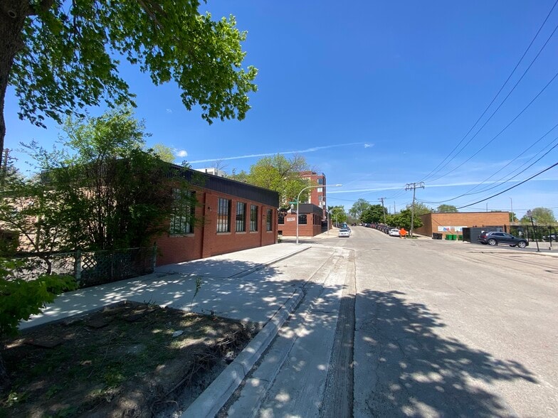 More Photos Of 3065 N Rockwell St, Chicago Warehouse For Sale