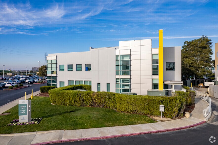 More Photos Of 7979 Gateway Blvd, Newark Research And Development For Lease