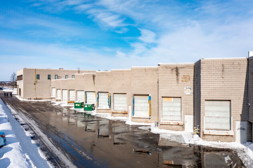 More Photos Of 45 W Wilmot St, Richmond Hill Warehouse For Lease