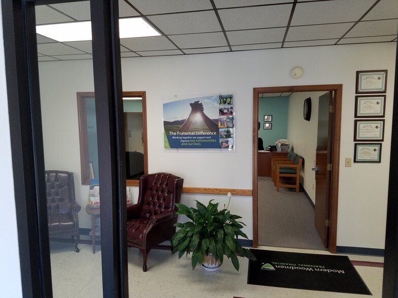 More Photos Of 219 E Schwartz St, Salem Office For Lease