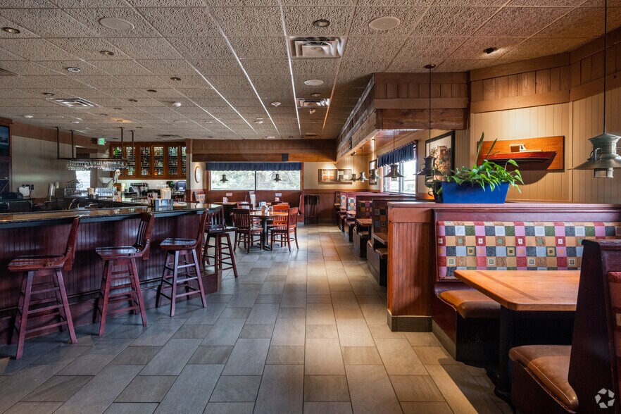 More Photos Of 4925 N Academy Blvd, Colorado Springs General Retail For Sale