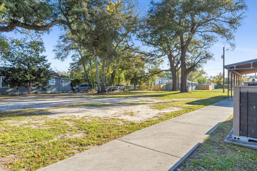 More Photos Of 1720 Pass Rd, Gulfport General Retail For Sale