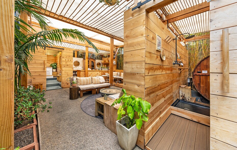 More Photos Of 1209 Abbot Kinney Blvd, Venice Office For Sale