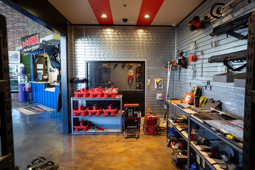 More Photos Of 1055 W Red Cliffs Dr, Washington Freestanding For Lease