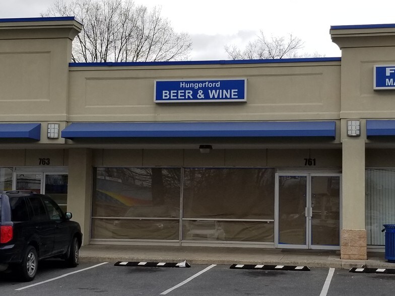 More Photos Of 751-763 Hungerford Dr, Rockville General Retail For Lease