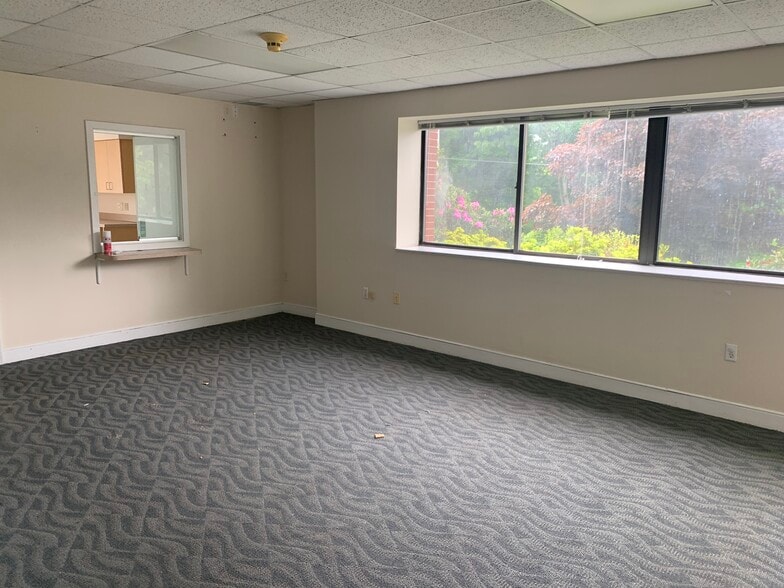 More Photos Of 76 Summer St, Fitchburg Medical For Lease