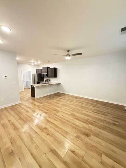 More Photos Of 422 Falls Pt SW, Madison Flex For Sale
