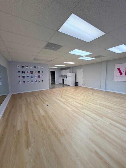 More Photos Of 812 W Wade Hampton Blvd, Greer Office Residential For Lease