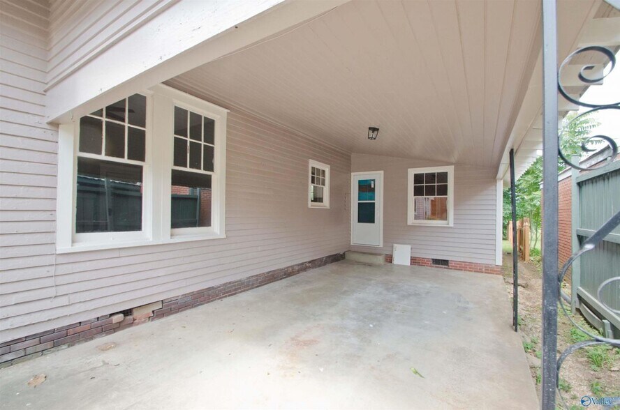 More Photos Of 106 S Houston St, Athens Office For Sale