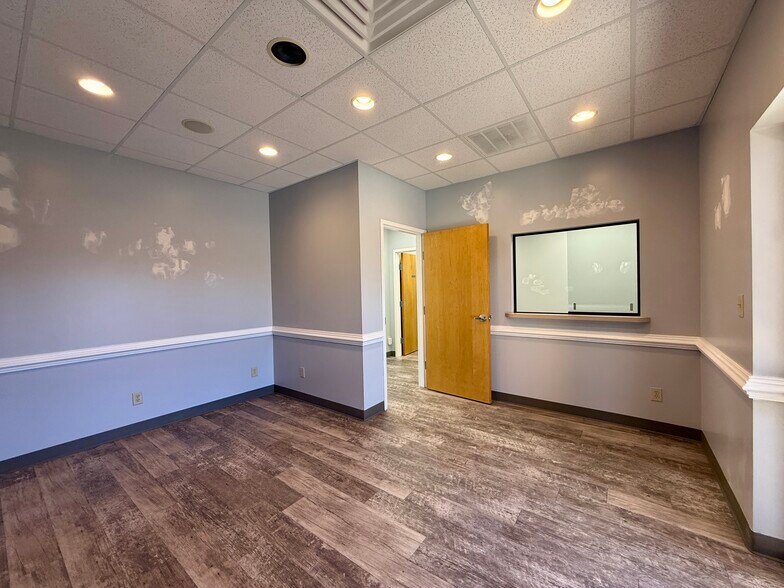 More Photos Of 2140 W Arlington Blvd, Greenville Medical For Lease