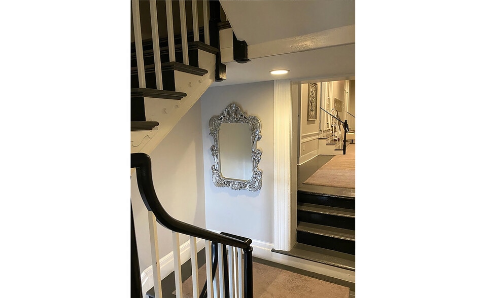 More Photos Of 2 S Court St, Luray Hotel For Sale