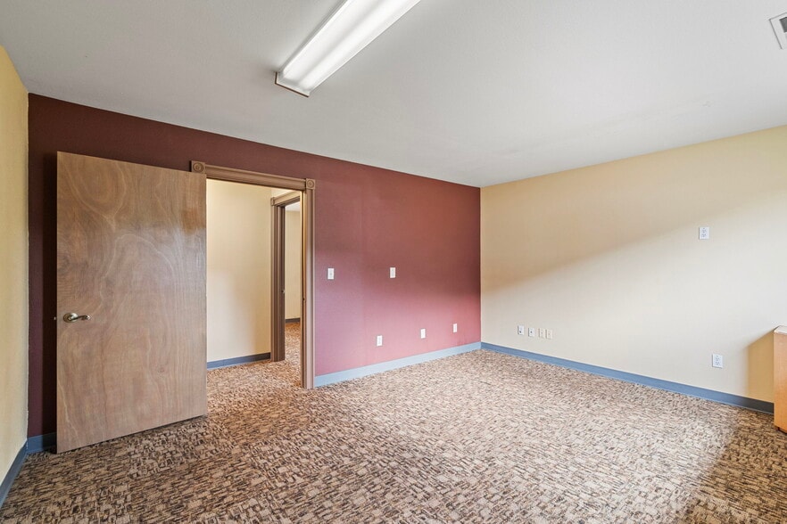 More Photos Of 101 E Main Ave, Morton Office For Sale