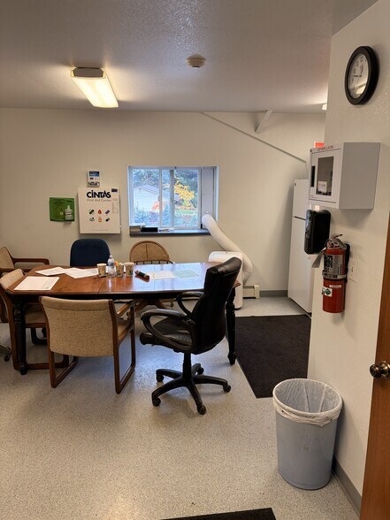 More Photos Of 128 Oyster Bay Ave, Bremerton Industrial For Lease