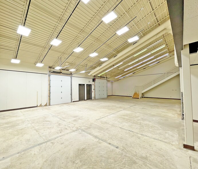 More Photos Of 2401 Directors Row, Indianapolis Unknown For Lease