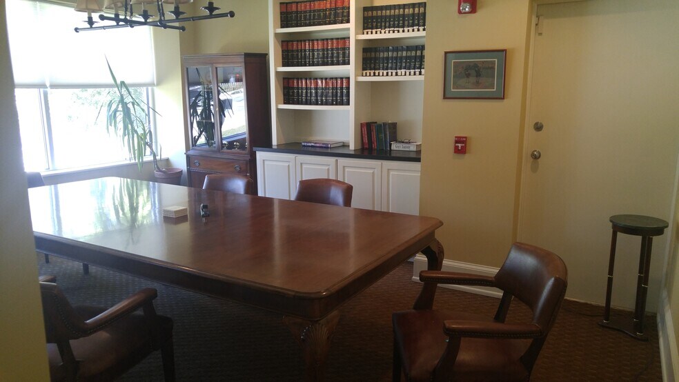 More Photos Of 104 Cambridge Ave, Decatur Coworking Space