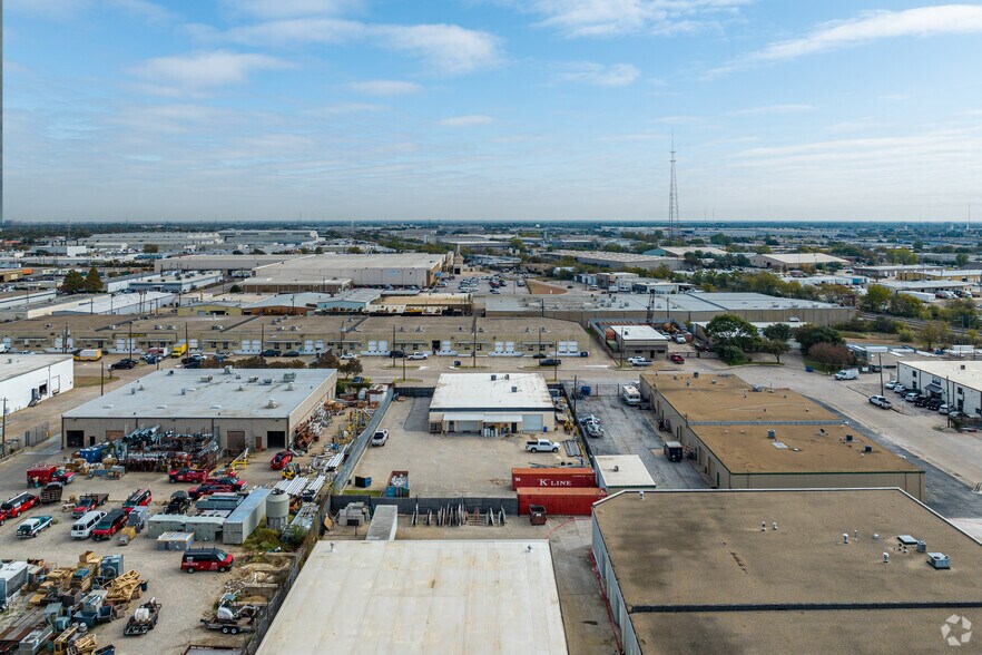 More Photos Of 11421 Chairman Dr, Dallas Light Distribution For Lease