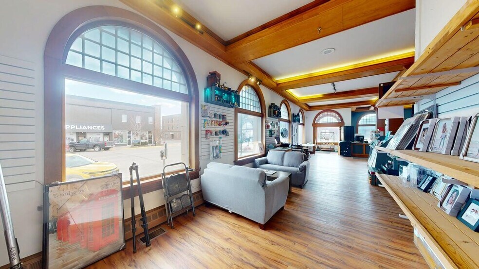 More Photos Of 800 Baker St, Cranbrook Storefront Retail Office For Sale