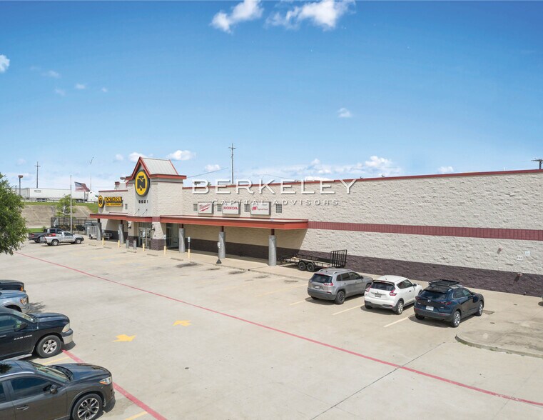 More Photos Of 9621 South Fwy, Fort Worth Freestanding For Sale