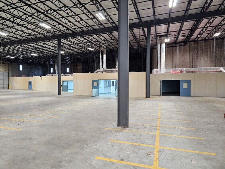 More Photos Of 6508 Tri-County Pky, Schertz Warehouse For Lease