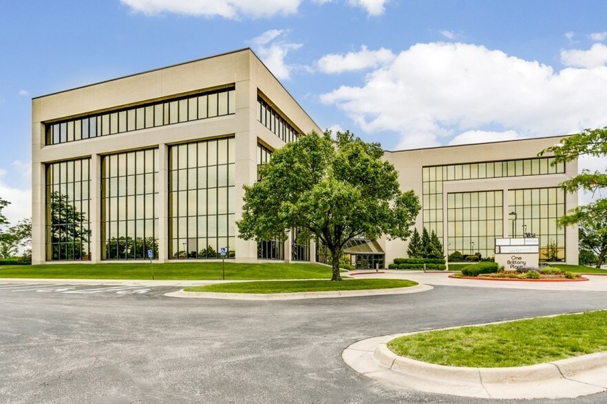 More Photos Of 2024 N Woodlawn St, Wichita Office For Sale