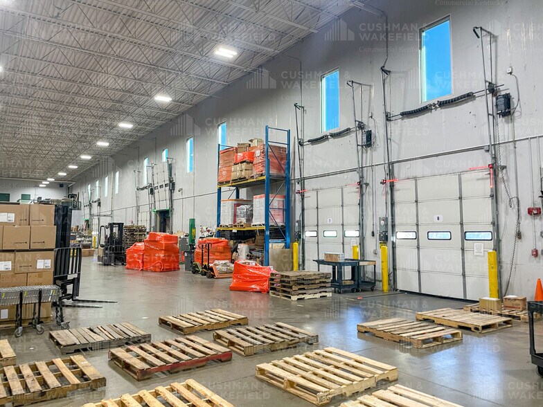 More Photos Of 11601 Interchange Dr, Louisville Warehouse For Lease