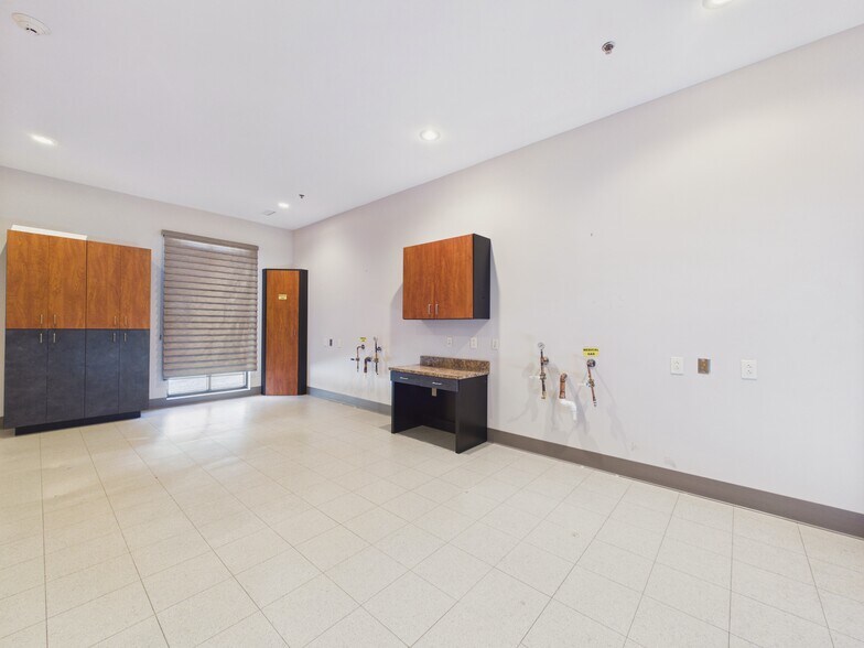 More Photos Of 1000 Centre Brook Ct, Columbus Medical For Lease