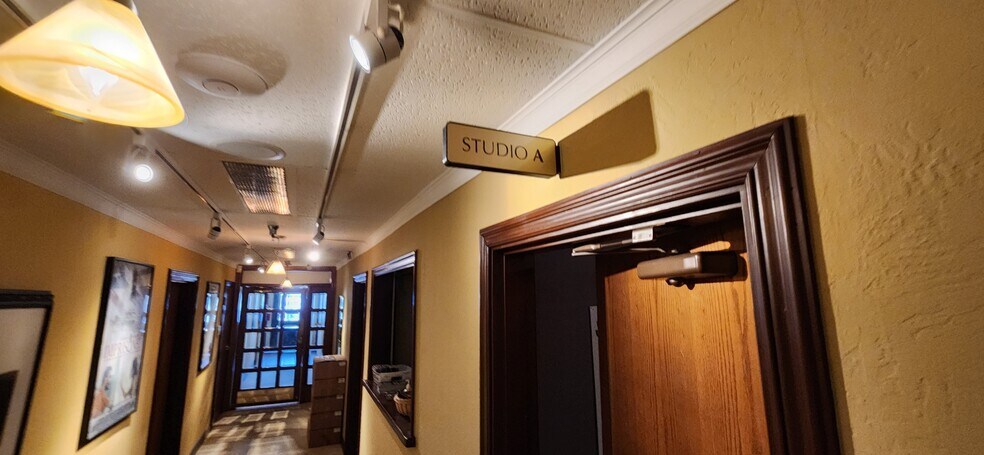 More Photos Of 120 S Victory Blvd, Burbank Loft Creative Space For Lease