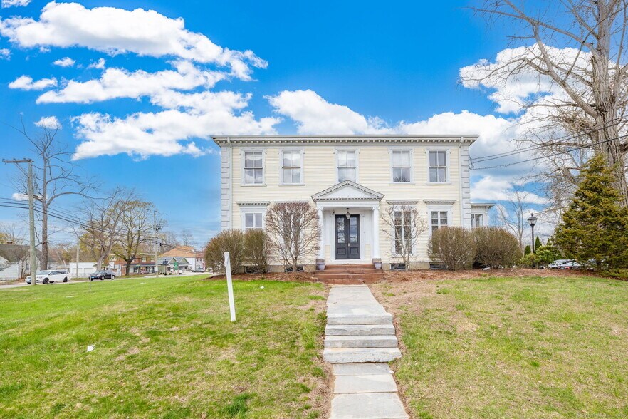 More Photos Of 11 Hayward Ave, Colchester Office For Sale