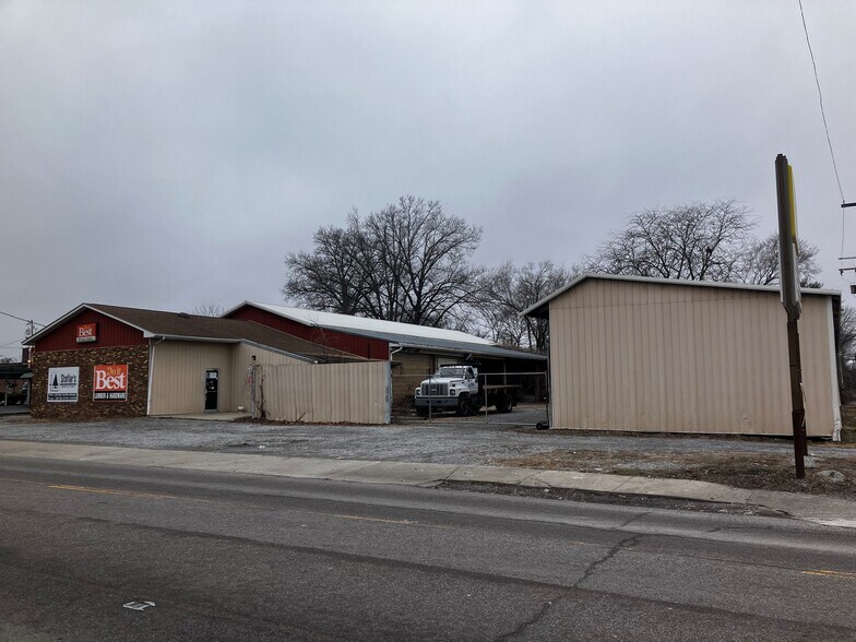 Primary Photo Of 221 N Main St, Benton Freestanding For Sale