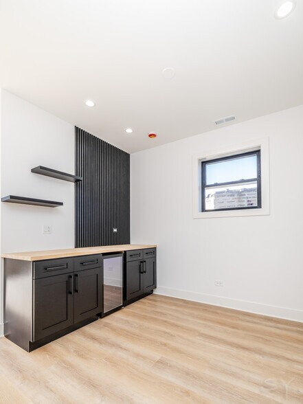 More Photos Of 2941 W Wilcox St, Chicago Apartments For Sale