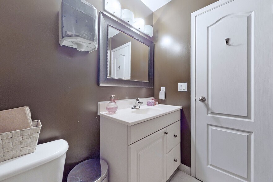 More Photos Of 4801 Keele St, Toronto Warehouse For Sale