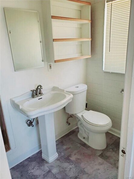 More Photos Of 15521-15531 4th St, Victorville Apartments For Sale