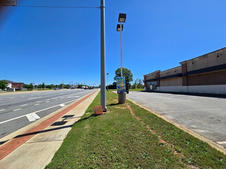 More Photos Of 1104 Hwy 96 Hwy, Kathleen General Retail For Lease