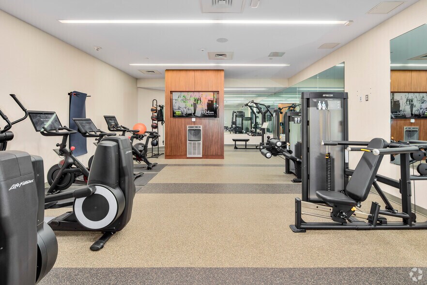 More Photos Of 4500 East West Hwy, Bethesda Office For Lease